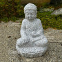 bouddha en granite 50 cm. fleur de lotus.